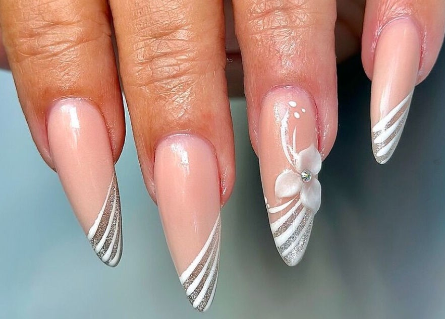 Stylish nail art with flower design at Chloe’s Shade Room in Tempe, Arizona, US.