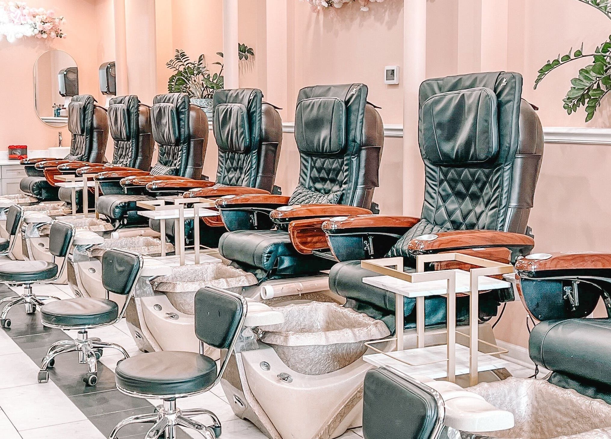 Relaxing pedicure chairs at Glam Nails And Spa, Bowling Green, Kentucky, US for ultimate comfort and style.