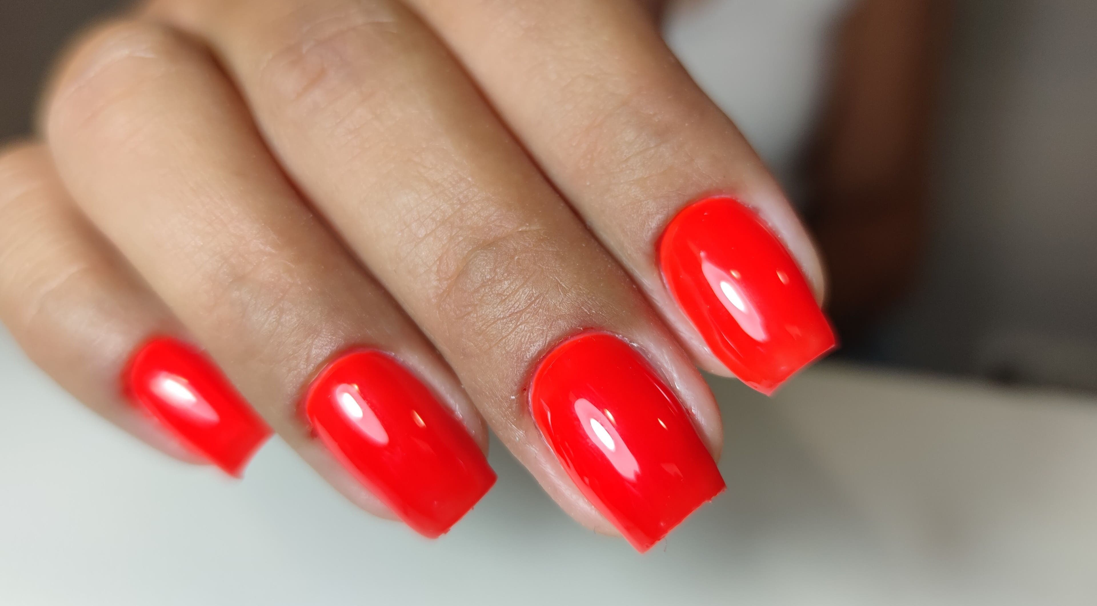 Bright red manicured nails at Oksi Nails Pärnu, located in Pärnu, Pärnu Maakond, EE.