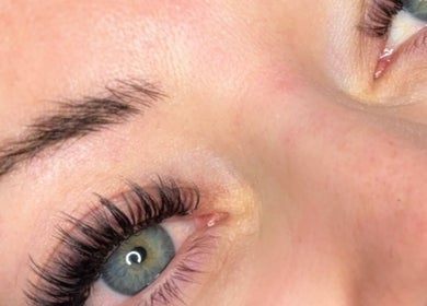 Close-up of expertly done lashes at Tink Boutique, Wokingham, England, GB, showcasing beauty services.