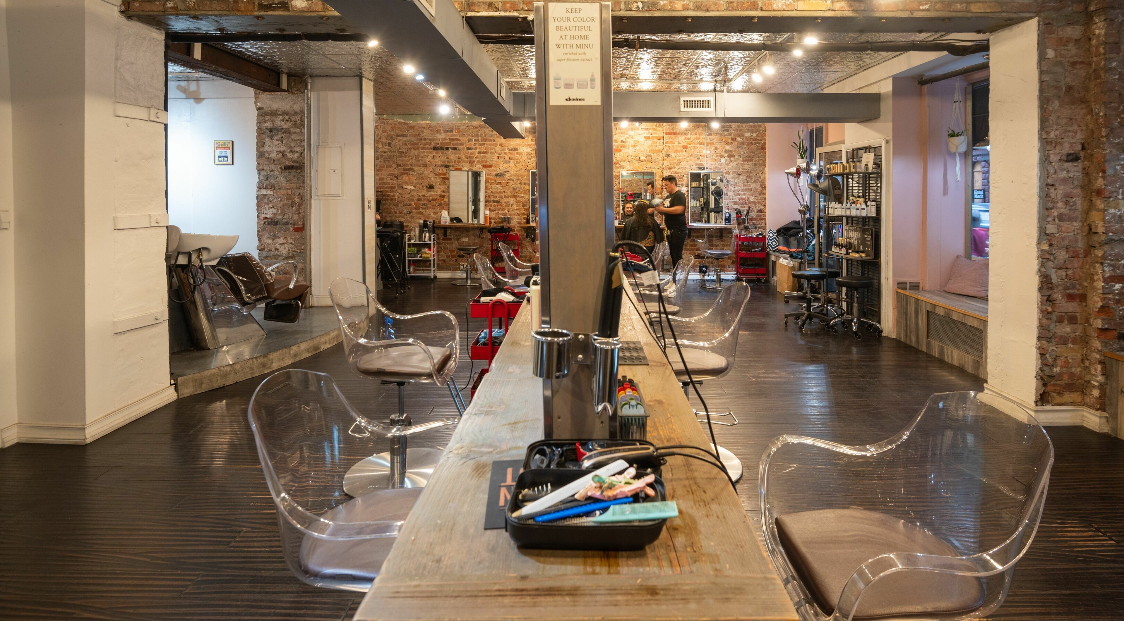 Stylish seating in David Ryan Salon, New York, New York, US showcasing elegant décor and modern facilities.