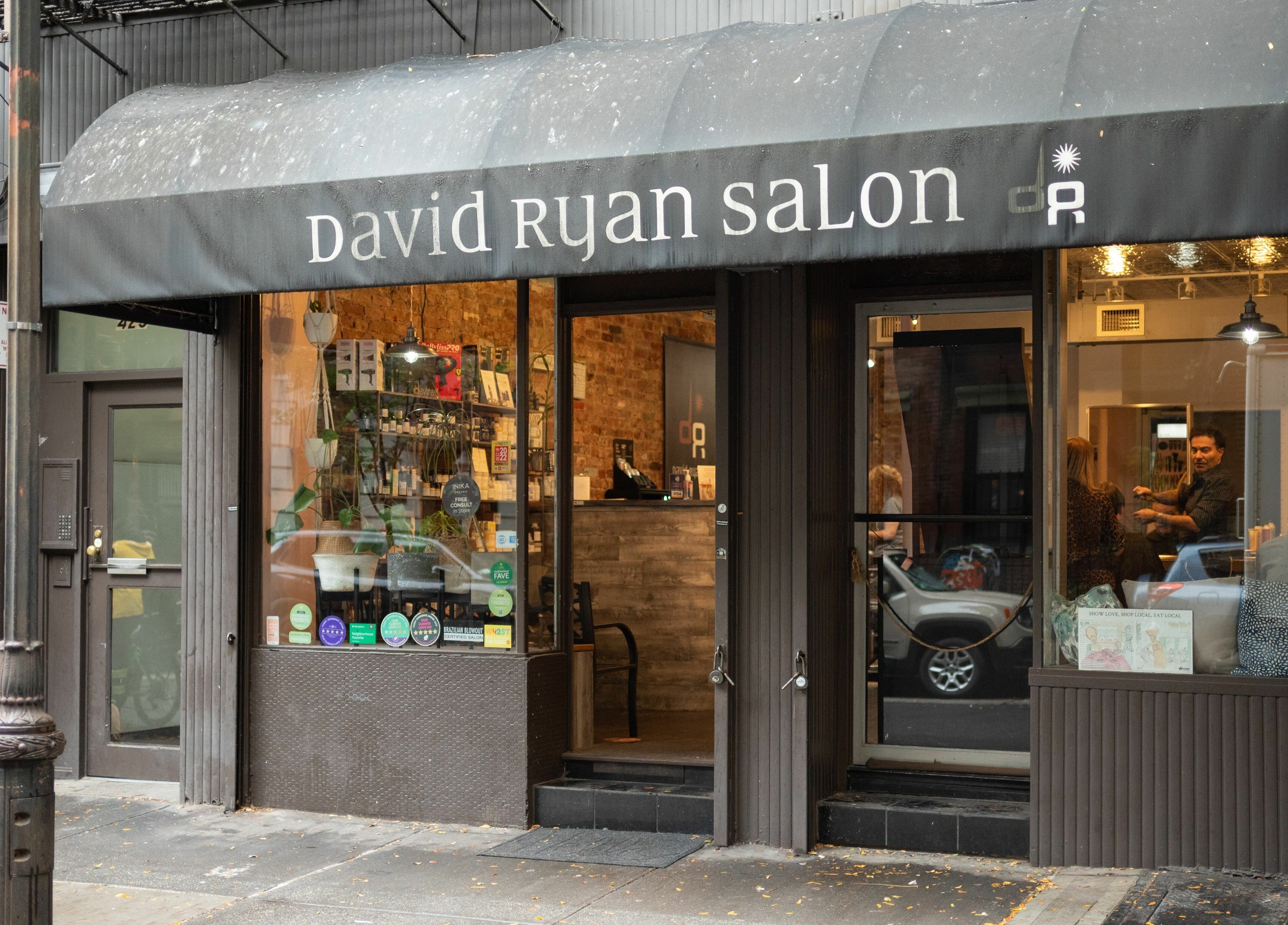 David Ryan Salon's inviting entrance located in New York, New York, US, featuring a stylish black awning.