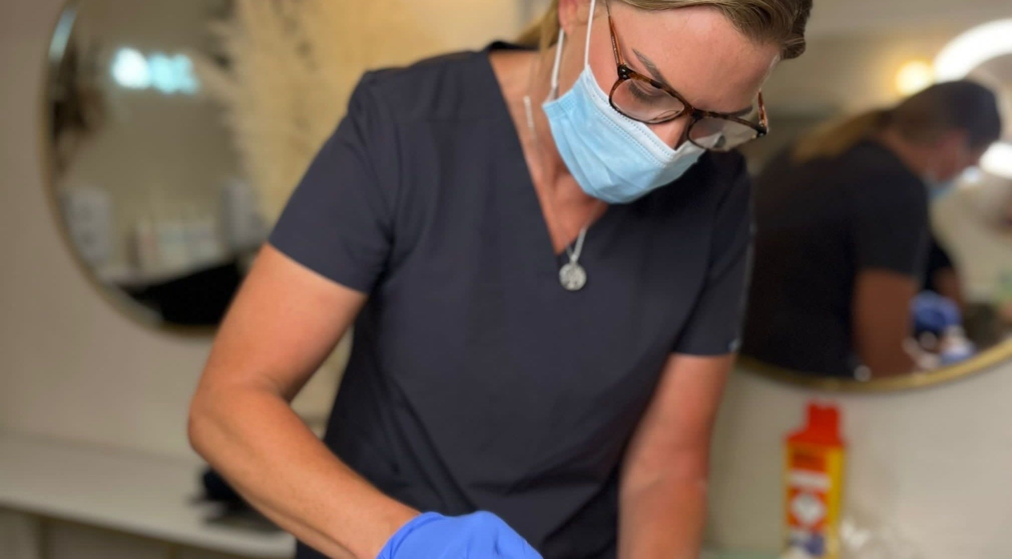 NuSkin Solutions professional performing treatment in Richmond, England, GB.