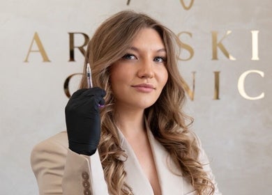 Expert showcasing beauty technique at InBeauty | Iuliana Aesthetics, Writtle, England, GB.