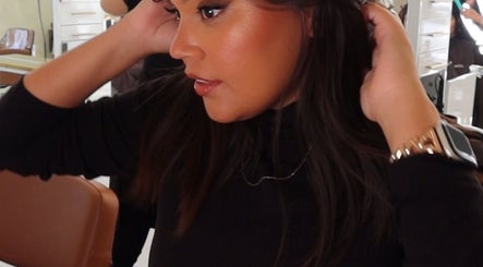 Andrea Glows image 3