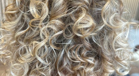 Naomi Jones Hair Studio billede 3