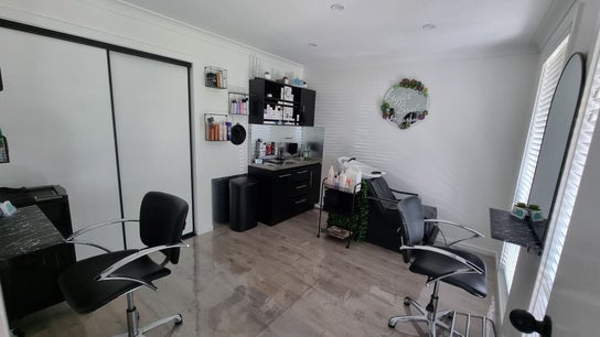 Signature SM Hair Studio