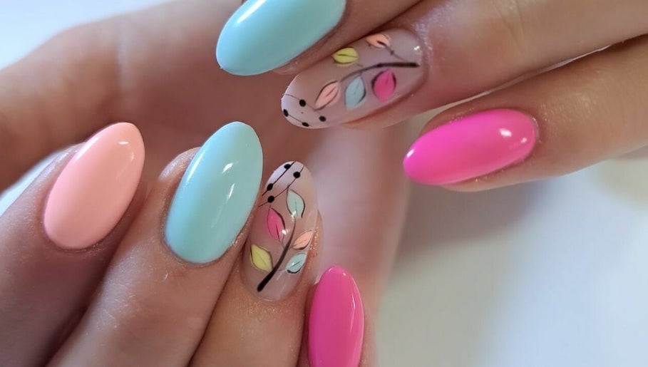 Morena Onthatile Beauty and Nails image 1