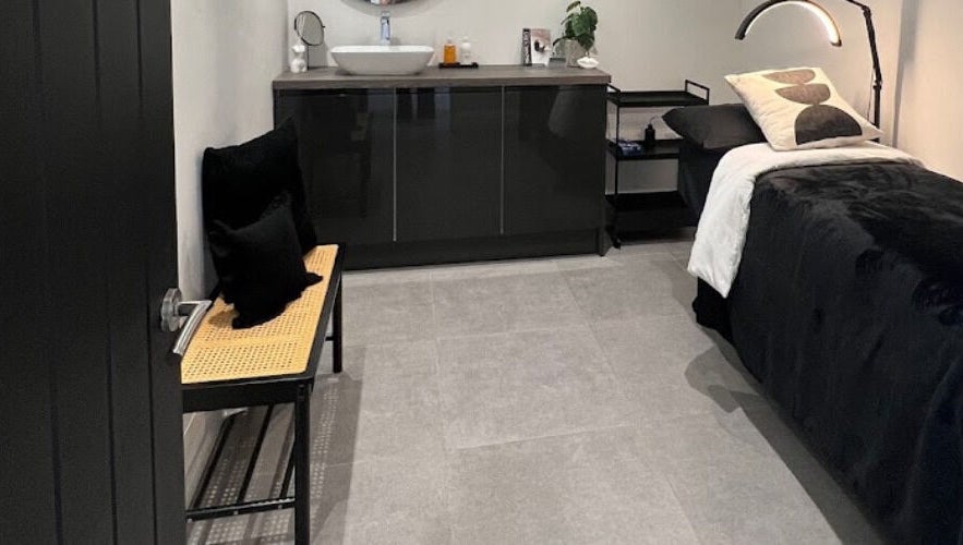 Tranquil treatment room at Lashed by Nhi in Welling, England, GB featuring a cozy bed and elegant decor.