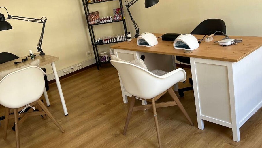 Weilla Studio Nails image 1