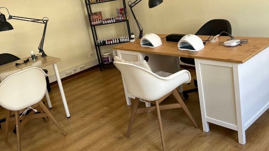 Weilla Studio Nails