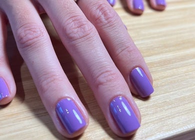 Unhas lilás elegantes no Weilla Studio Nails em Lisboa, Lisboa, PT.