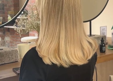 Modern salon with chic blonde hair at boo.colourist - East London, London, England, GB.