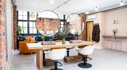 Spacious and stylish interior of Boo.colourist - East London in London, England, GB with elegant decor.