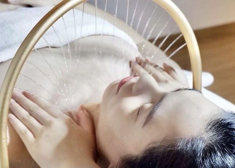 Relaxing facial massage at Bablabeau Heads Spa, Batu Caves, Selangor, MY, highlighted by soothing water streams.