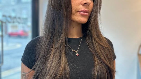 Katie Louise Hairstylist @ BLONDE.
