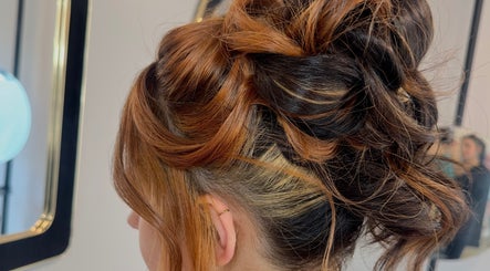 Katie Louise Hairstylist @ BLONDE. зображення 3