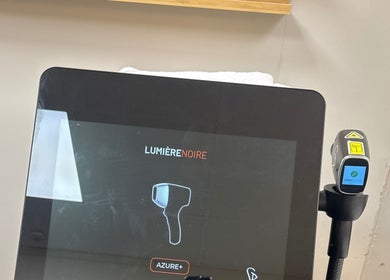 Lumiere Noire device at Carly Mendes At Art House, Burnley, England, GB.