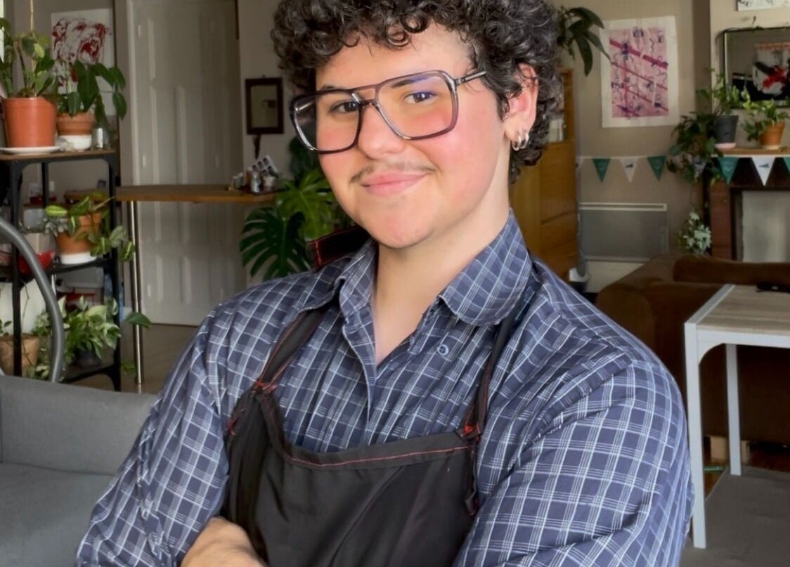 Coiffeur à Prolet'Hair, Saint-étienne. Salon lumineux avec décor végétal, Auvergne-rhône-alpes, FR.