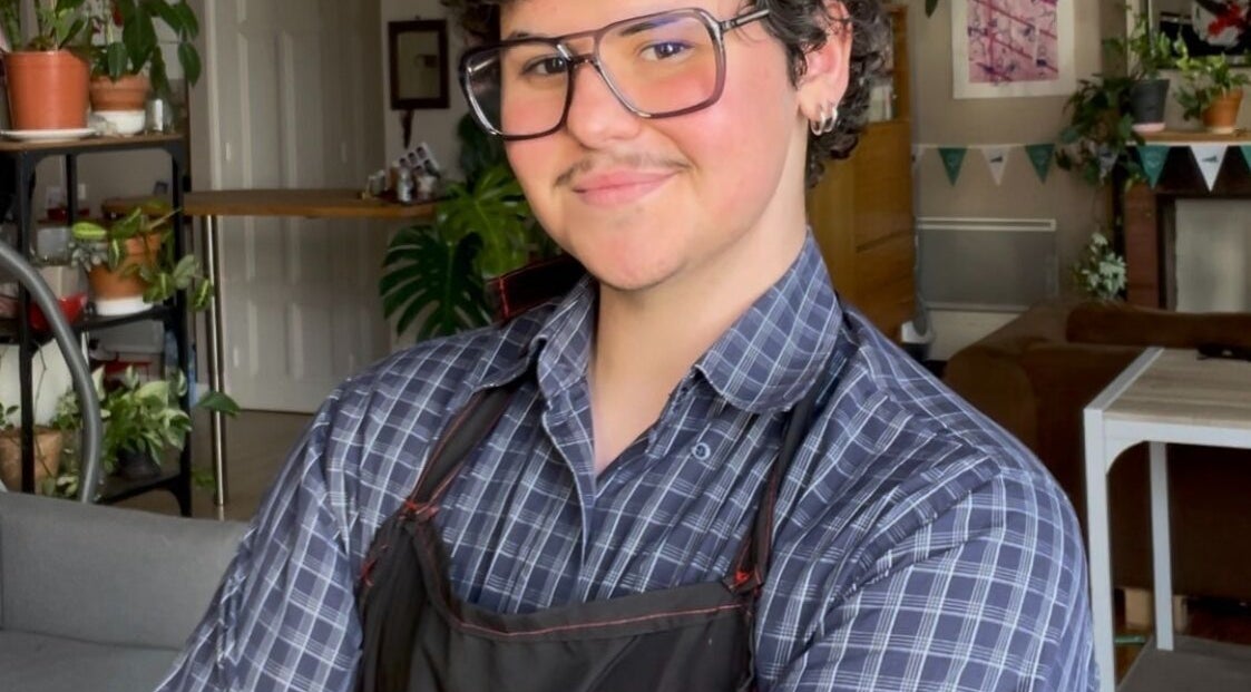 Coiffeur à Prolet'Hair, Saint-étienne. Salon lumineux avec décor végétal, Auvergne-rhône-alpes, FR.