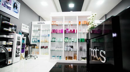 Roots Beauty Salon - Etihad Mall