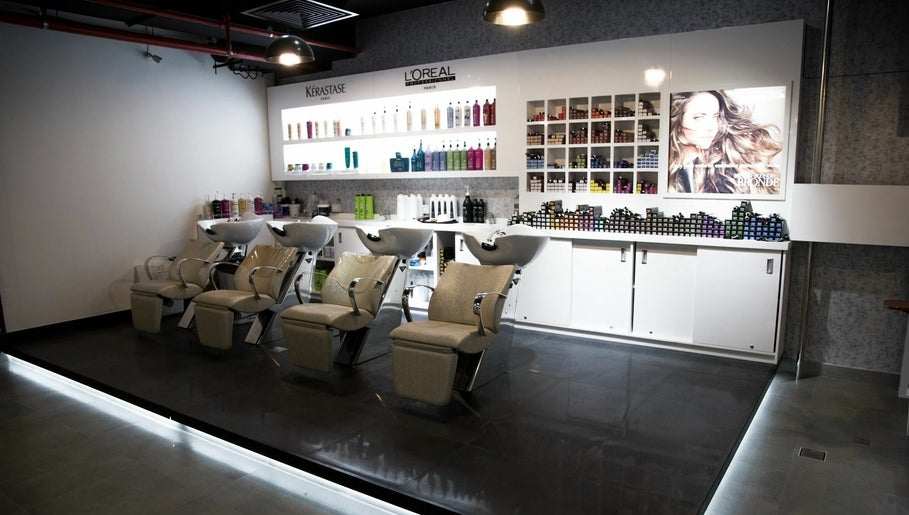 Roots Beauty Salon - Sunset Mall slika 1