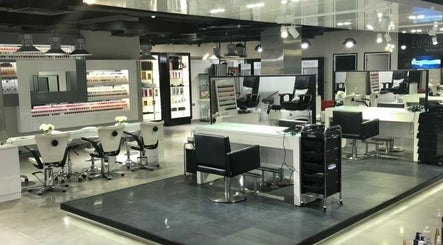 Roots Beauty Salon - Sunset Mall slika 2