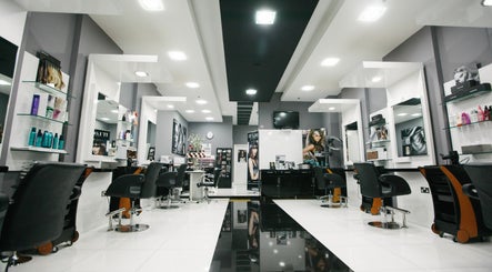 Roots Beauty Salon - Etihad Mall