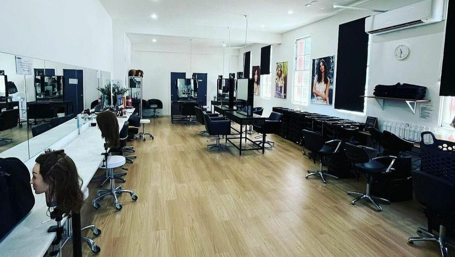 AACM Hairdressing Training Salon Bild 1