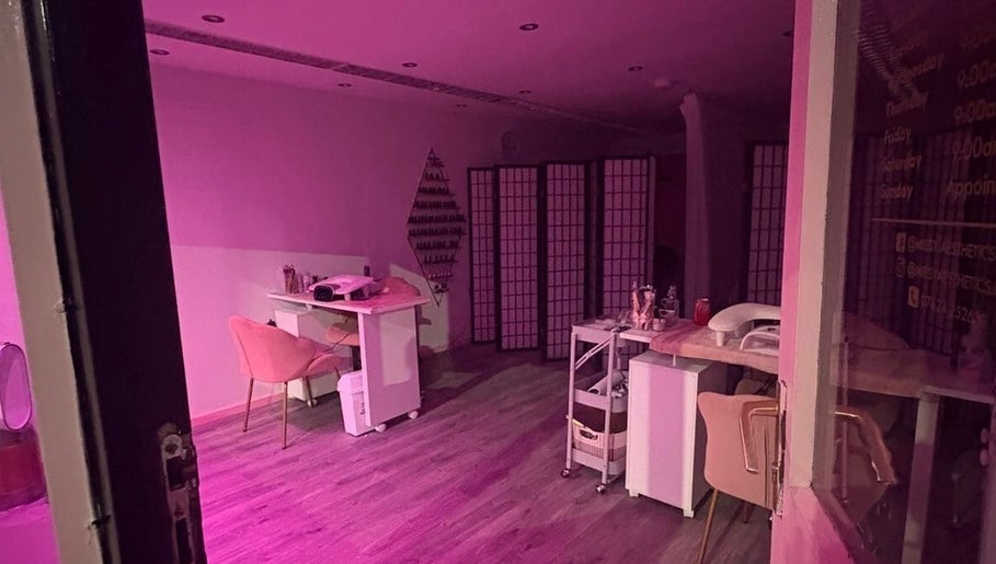 Tranquil beauty space at MISSY Aesthetics & Gals, Douglas with chic decor and ambient lighting.
