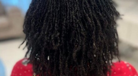 LOC'S bY TSIN image 2