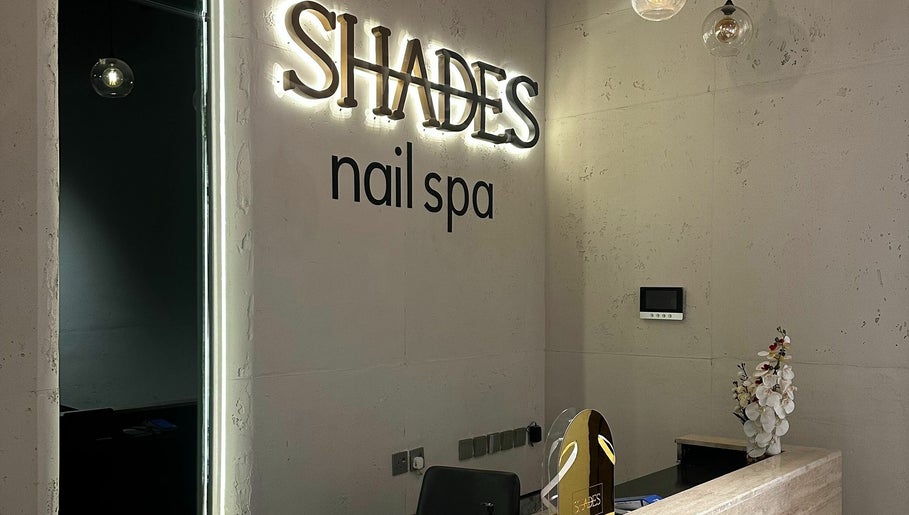 Shades Nail Spa – obraz 1