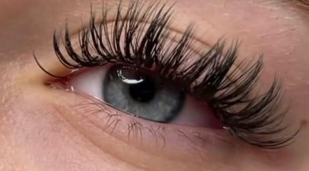 Immagine 3, House of Lashes