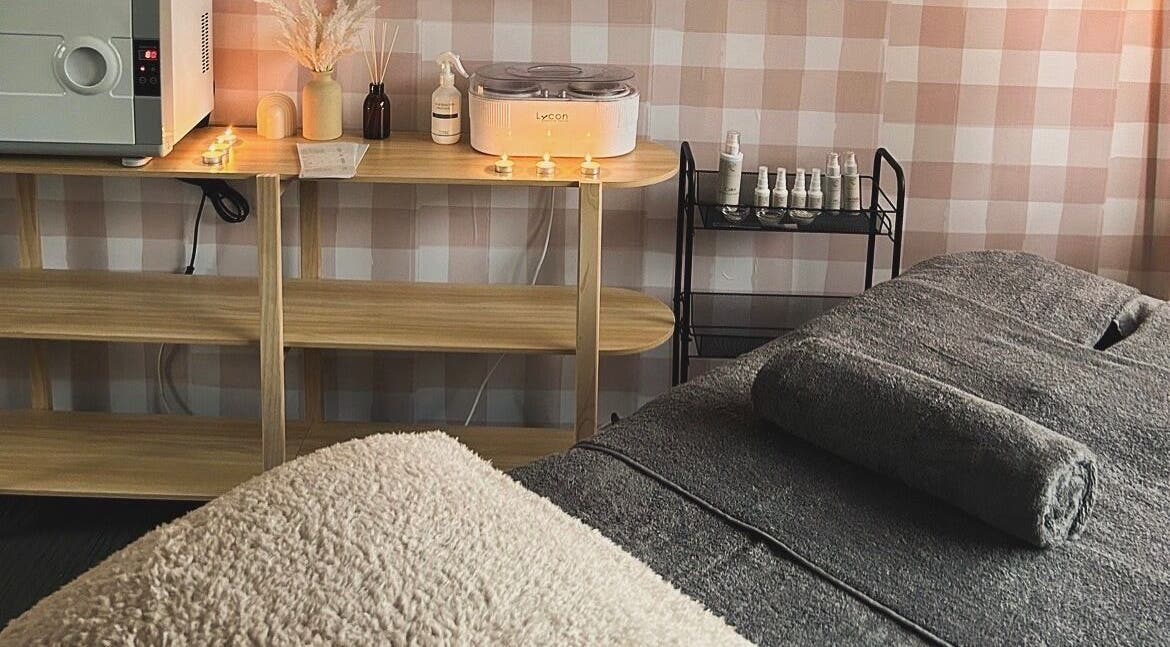 Cozy spa room at Sundara Beauty, Jubilee Pocket, Queensland, AU, featuring a massage table and warm lighting.