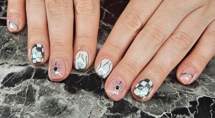 Lucky Frog Nails obrázek 2