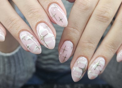 Elegant nail art with pink and gold stars at Lucky Frog Nails, Newton Abbot, England, GB.