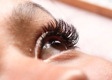 Close-up de cílios realçados no Be Rose - estética & bem estar, Setúbal, Setúbal, PT.