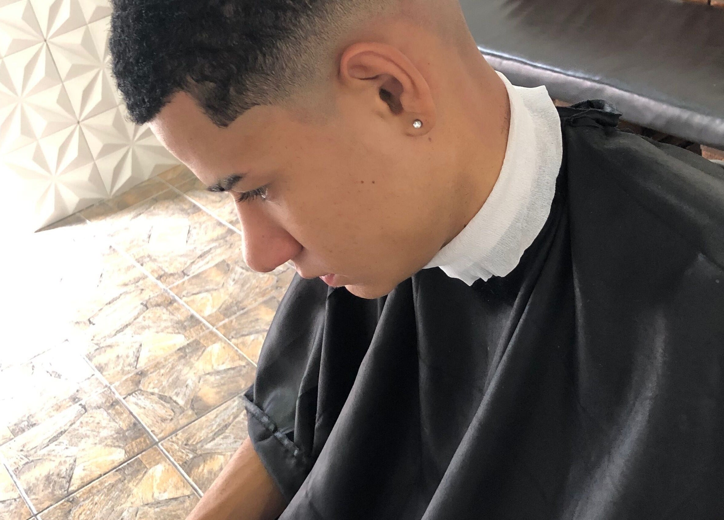 Corte de cabelo estiloso no PH Barber Conceito, Minas Gerais, Minas Gerais, BR.