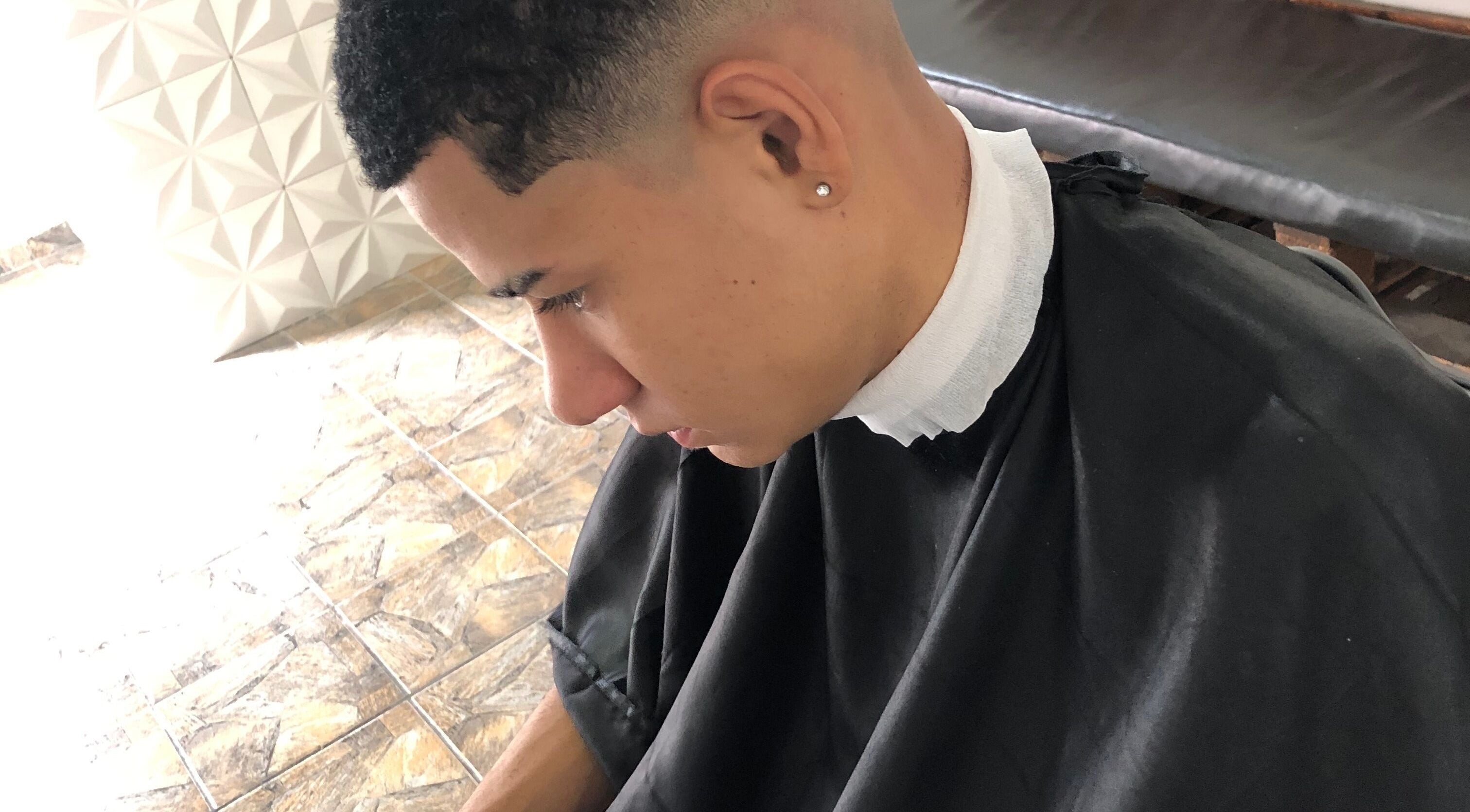 Corte de cabelo estiloso no PH Barber Conceito, Minas Gerais, Minas Gerais, BR.