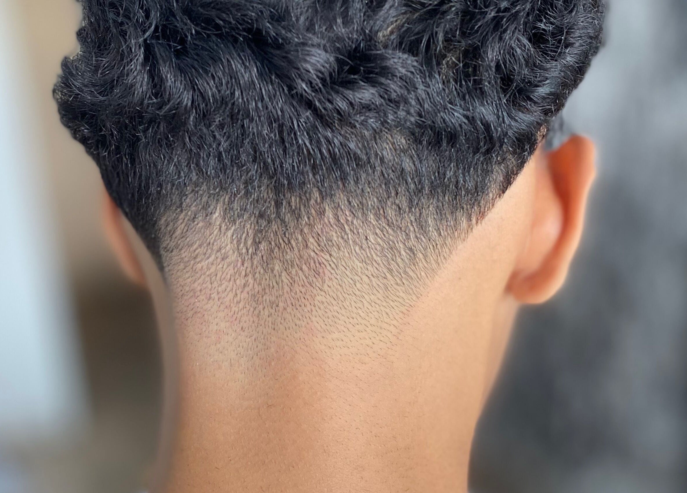 Close do degradê preciso no PH Barber Conceito em Minas Gerais, Minas Gerais, BR.