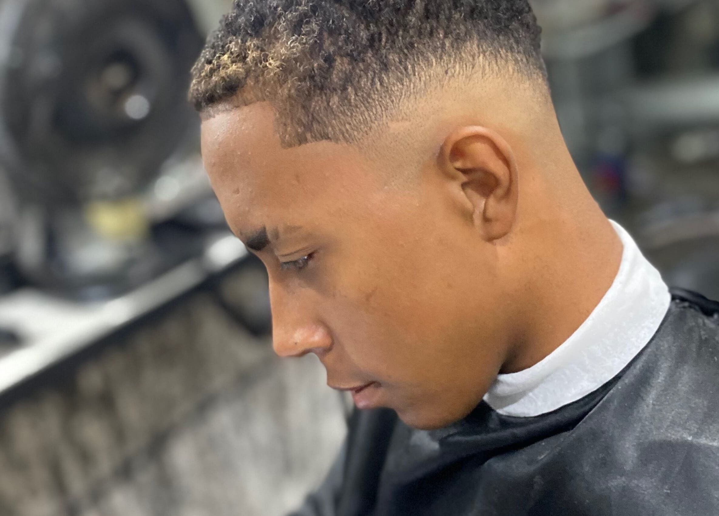 Corte de cabelo moderno no PH Barber Conceito em Minas Gerais, Minas Gerais, BR.