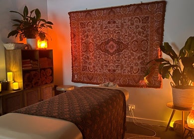 Lomi Massage Geelong in Newtown, Victoria, AU offers a serene, cozy massage room with warm lighting and decor.