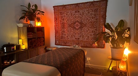 Lomi Massage Geelong in Newtown, Victoria, AU offers a serene, cozy massage room with warm lighting and decor.