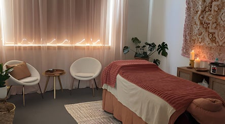 Relaxing massage room at Lomi Massage Geelong, Newtown, Victoria, AU with soft lighting and calm decor.