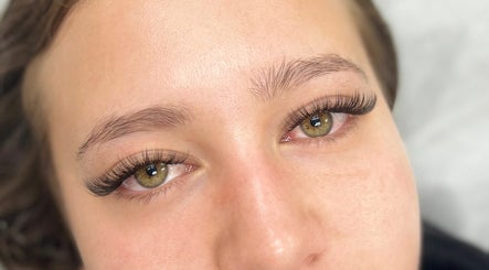 Complex Brows and Beauty image 3