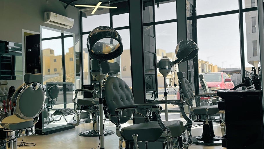صورة 1/2 Cuts Salon صالون هاف كت | Al Narjis 1