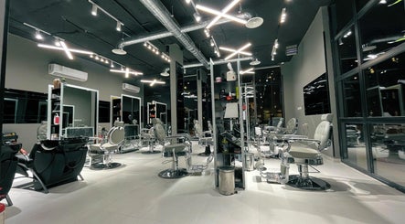 صورة 1/2 Cuts Salon صالون هاف كت | Al Narjis 3