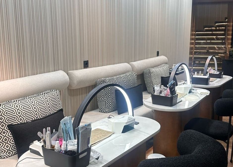Espace manucure moderne chez Carla Beauty and Spa, Casablanca, Casablanca-settat, MA, avec un mobilier élégant.
