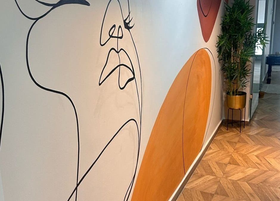 Art mural élégant à Carla Beauty and Spa, Casablanca, Casablanca-Settat, MA, créant une ambiance apaisante.