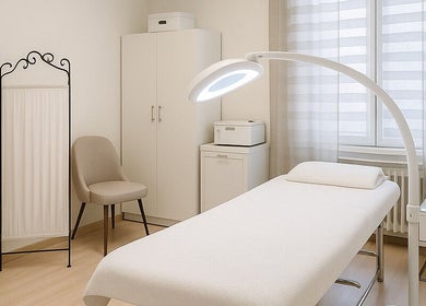 Sala di trattamenti elegante e minimalista presso Nails & Beauty Studio, Lugano, Ticino, CH.